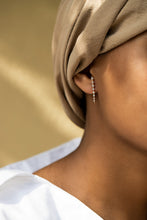 Laden Sie das Bild in den Galerie-Viewer, DOT EARRING
